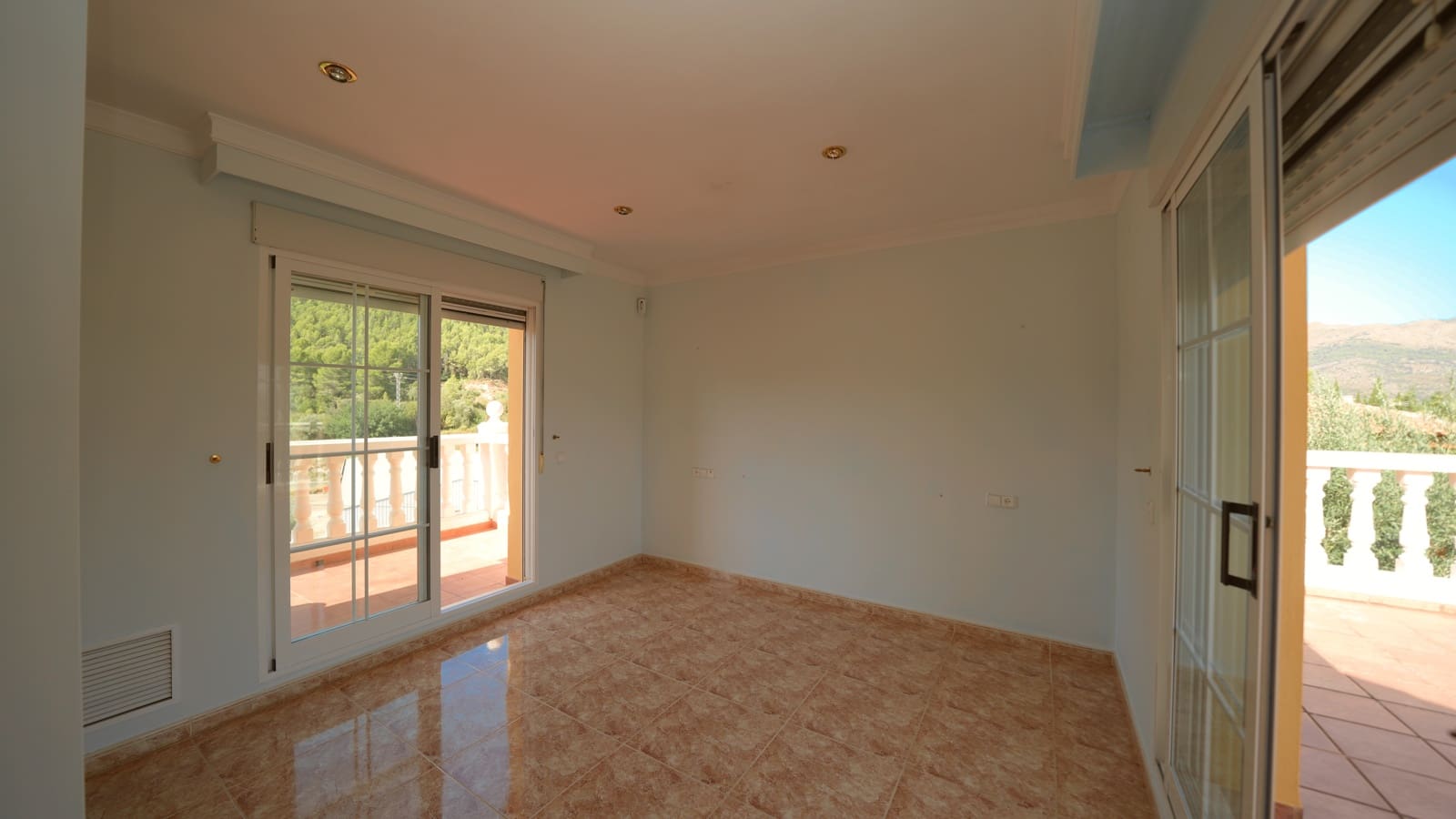 5 bedroom Villa for sale in Orba with pool garage - € 450,000 (Ref: 10064786)