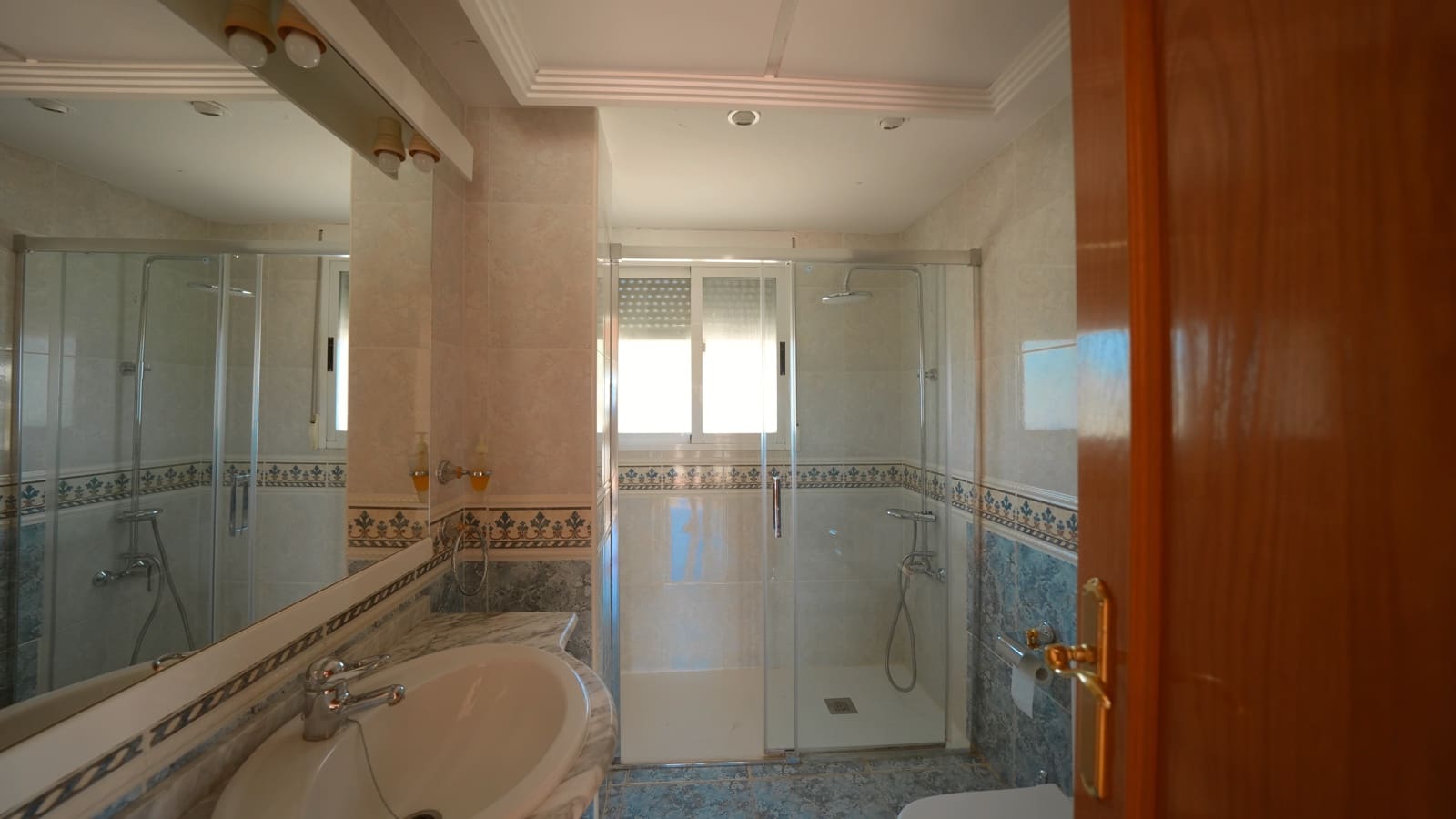 5 bedroom Villa for sale in Orba with pool garage - € 450,000 (Ref: 10064786)
