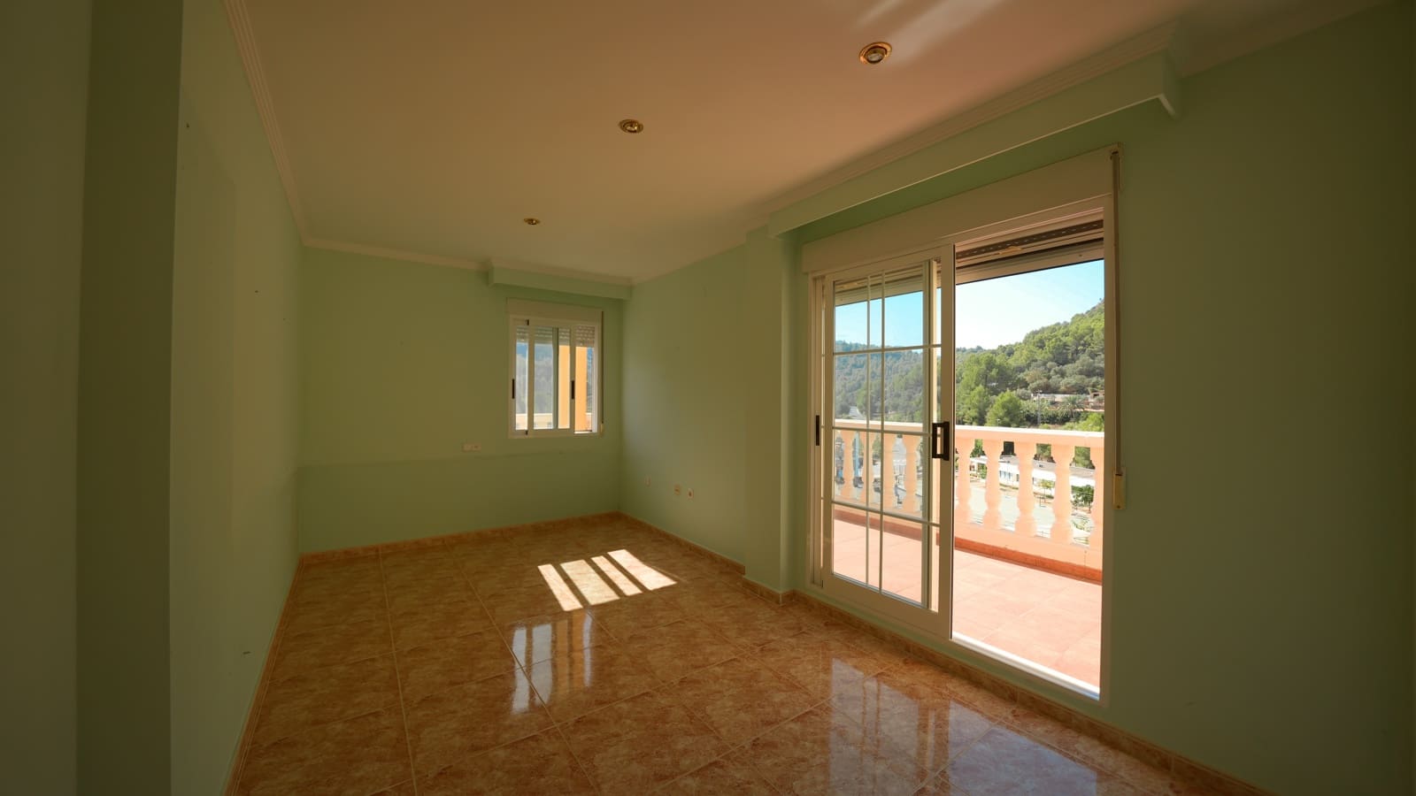 5 bedroom Villa for sale in Orba with pool garage - € 450,000 (Ref: 10064786)