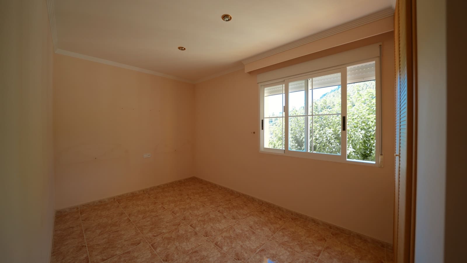 5 bedroom Villa for sale in Orba with pool garage - € 450,000 (Ref: 10064786)