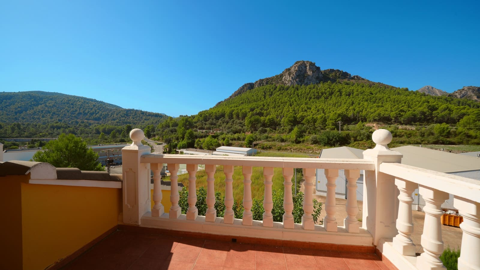 5 bedroom Villa for sale in Orba with pool garage - € 450,000 (Ref: 10064786)
