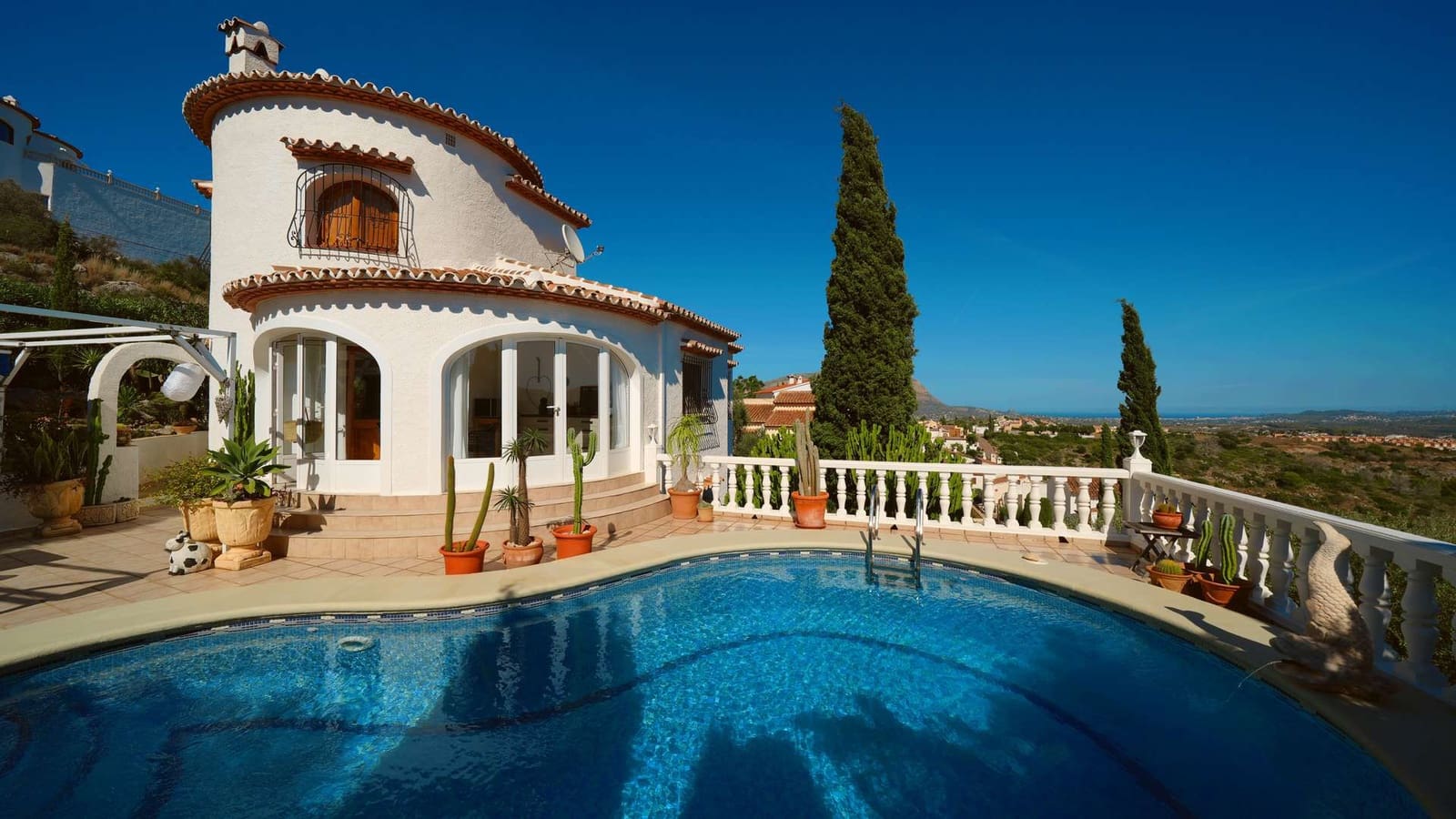 5 bedroom Villa for sale in Pedreguer with pool - € 525,000 (Ref: 10076531)