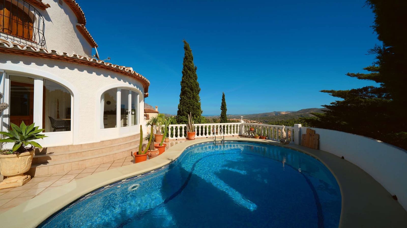 5 bedroom Villa for sale in Pedreguer with pool - € 525,000 (Ref: 10076531)