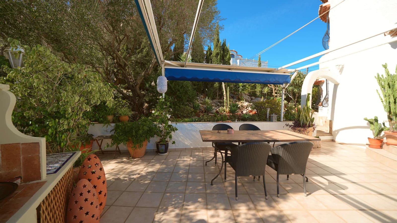 5 bedroom Villa for sale in Pedreguer with pool - € 525,000 (Ref: 10076531)