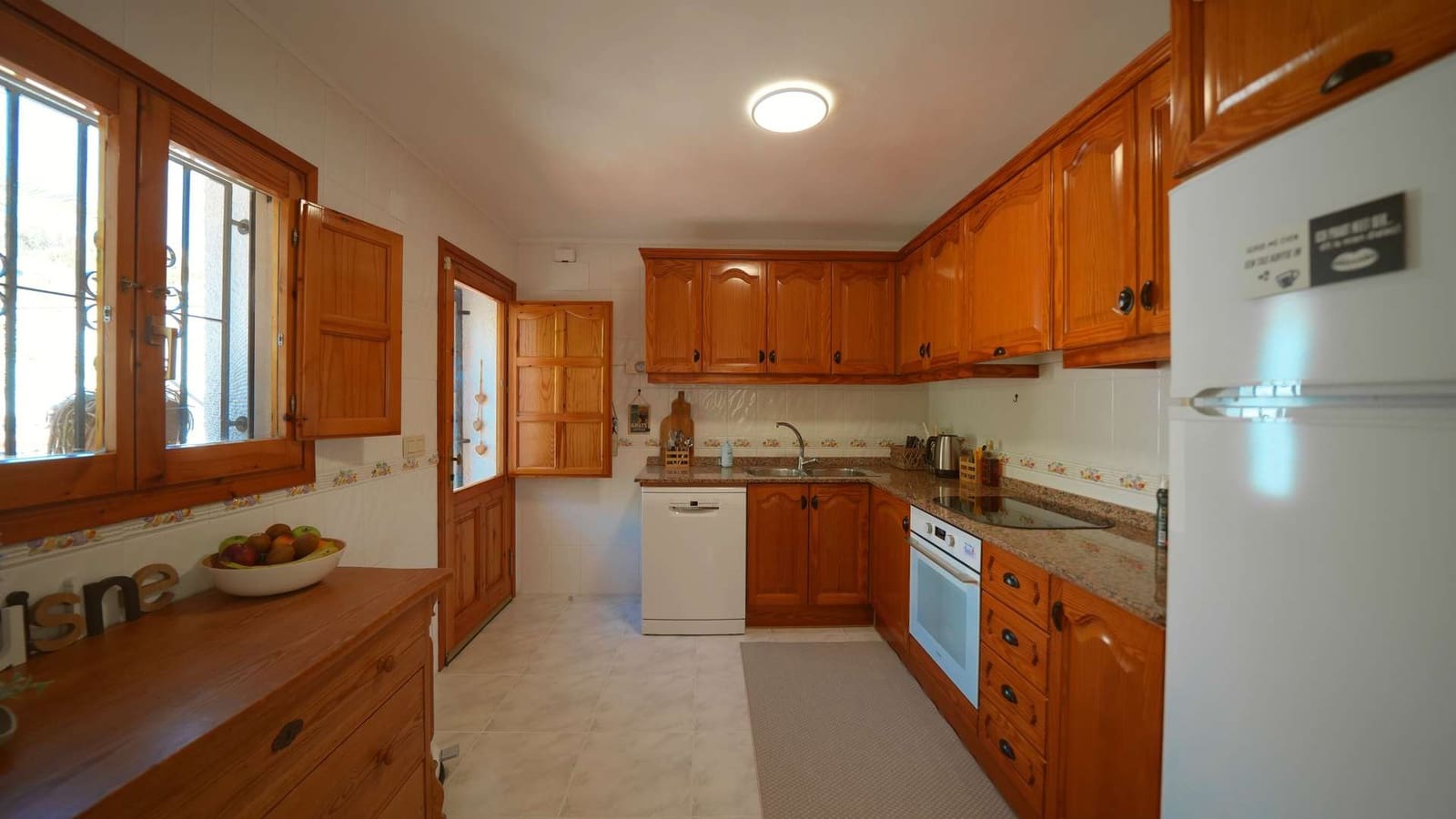 5 bedroom Villa for sale in Pedreguer with pool - € 525,000 (Ref: 10076531)