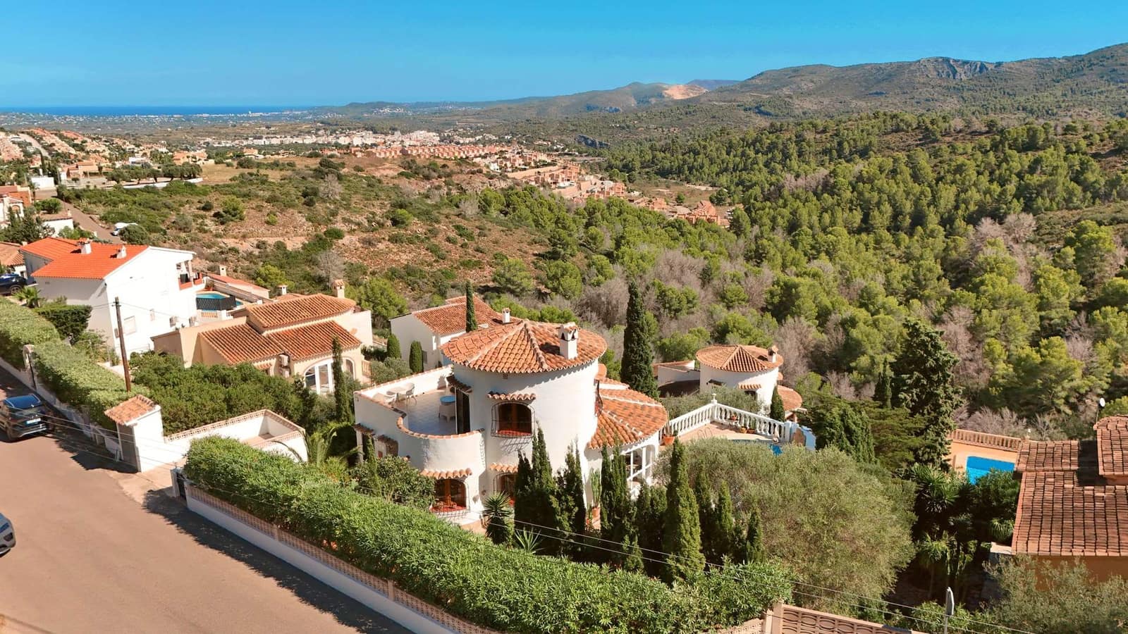 5 bedroom Villa for sale in Pedreguer with pool - € 525,000 (Ref: 10076531)