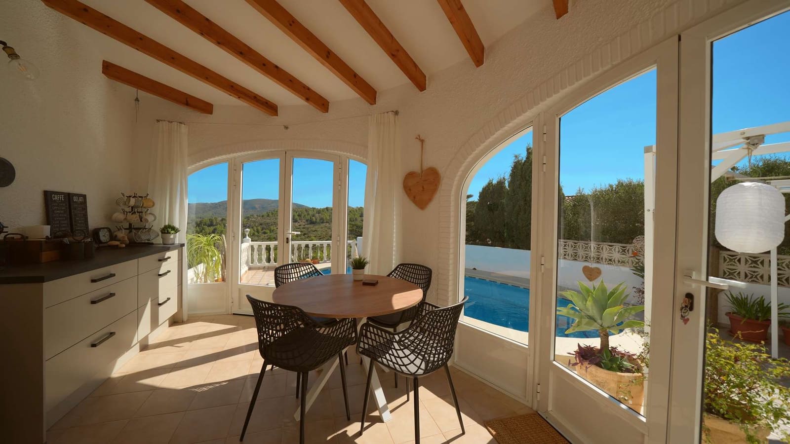 5 bedroom Villa for sale in Pedreguer with pool - € 525,000 (Ref: 10076531)