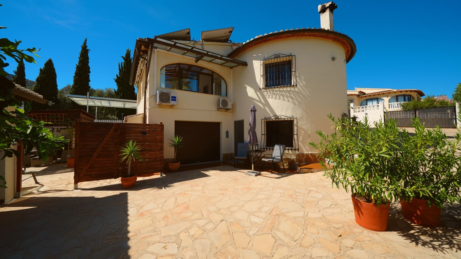 4 bedroom Villa for sale in Orba with pool garage - € 525,000 (Ref: 10077538)