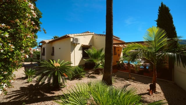 4 chambre Villa/Maison à vendre à Orba avec piscine garage - 525 000 € (Ref: 10077538)