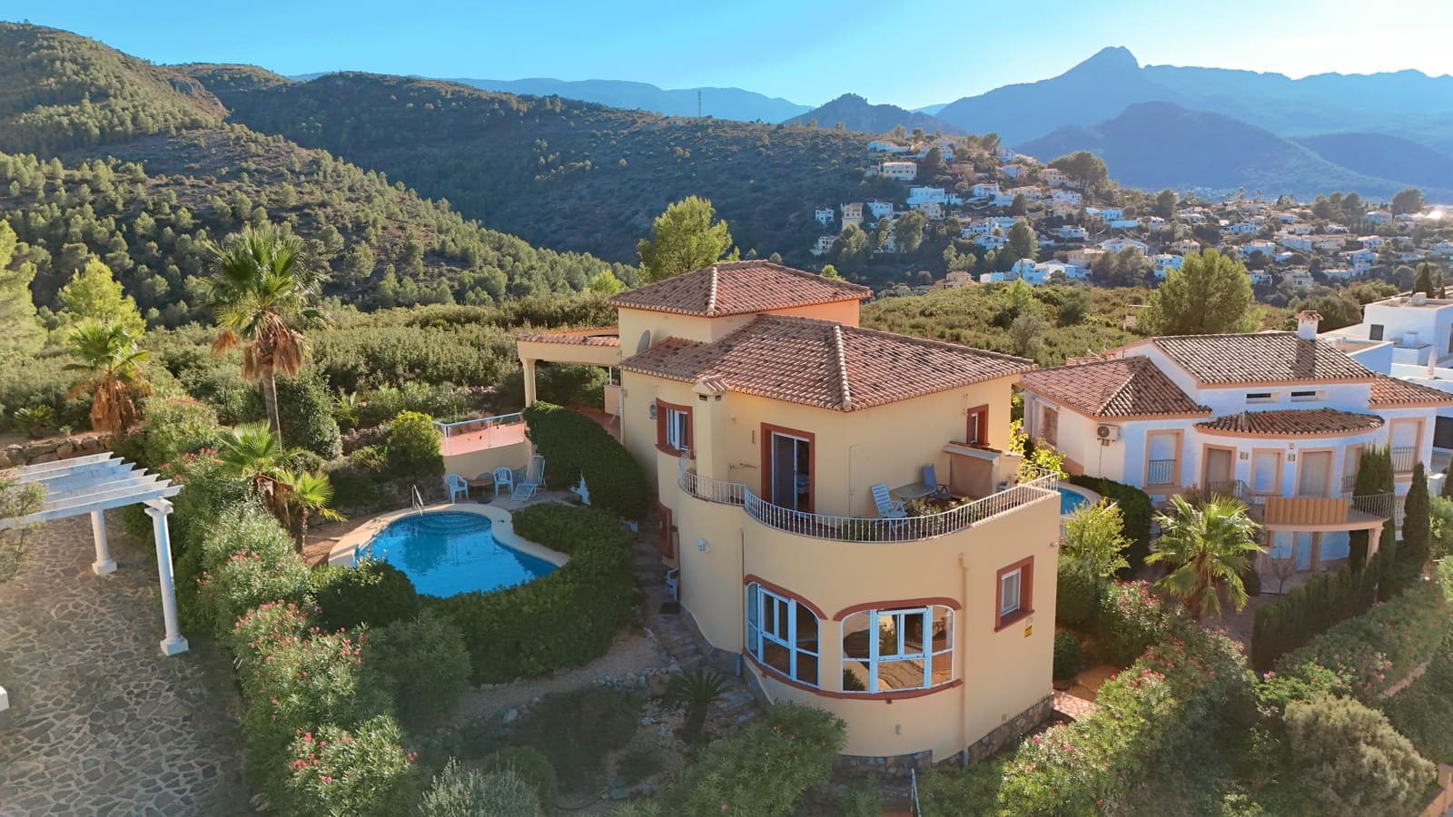 4 chambre Villa/Maison à vendre à Orba avec piscine - 399 000 € (Ref: 10106571)