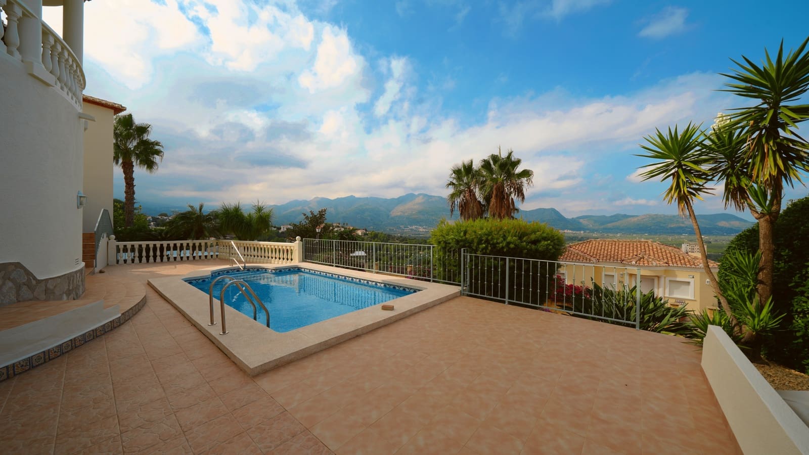 4 bedroom Villa for sale in Orba with pool garage - € 499,000 (Ref: 10162404)