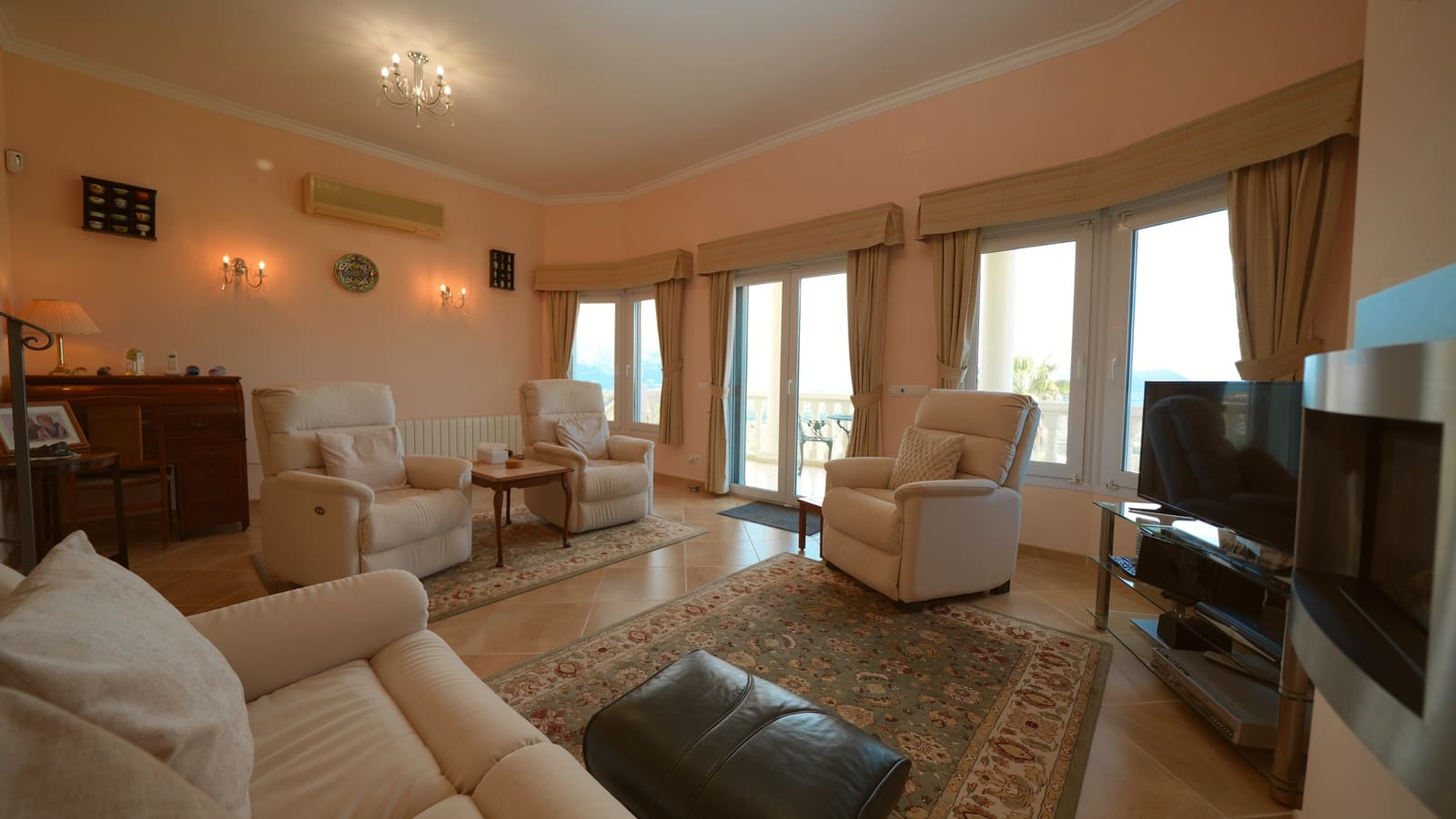 4 bedroom Villa for sale in Orba with pool garage - € 499,000 (Ref: 10162404)