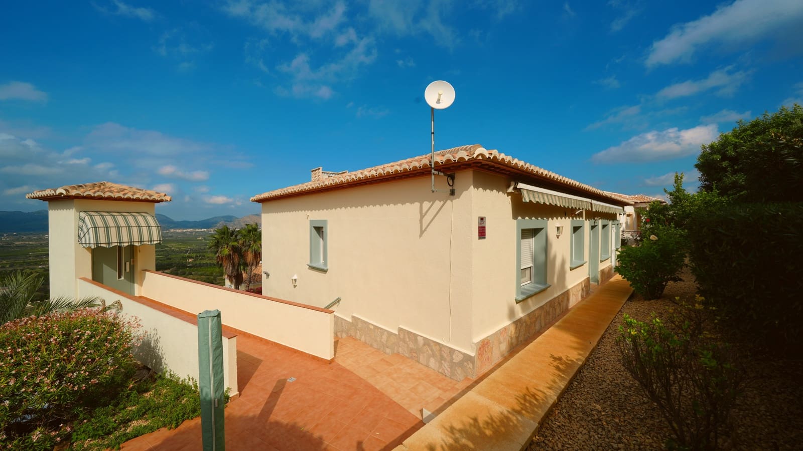 4 bedroom Villa for sale in Orba with pool garage - € 499,000 (Ref: 10162404)