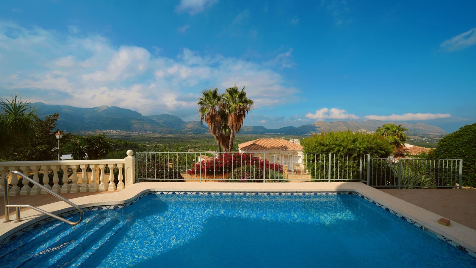 4 bedroom Villa for sale in Orba with pool garage - € 499,000 (Ref: 10162404)