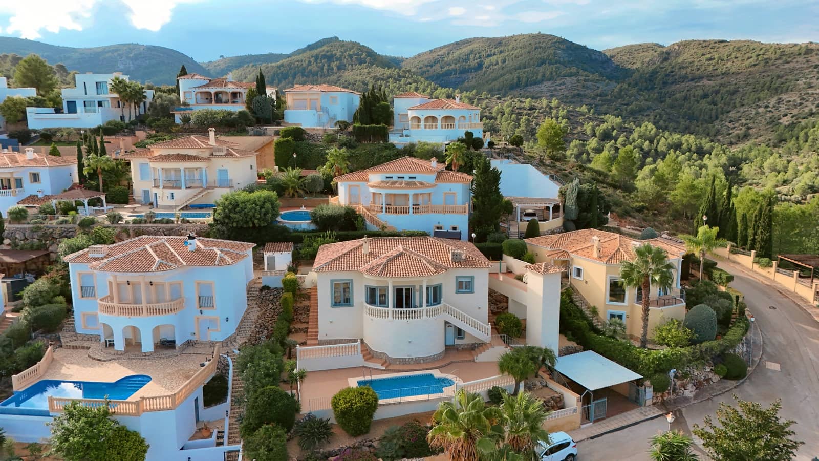 4 bedroom Villa for sale in Orba with pool garage - € 499,000 (Ref: 10162404)