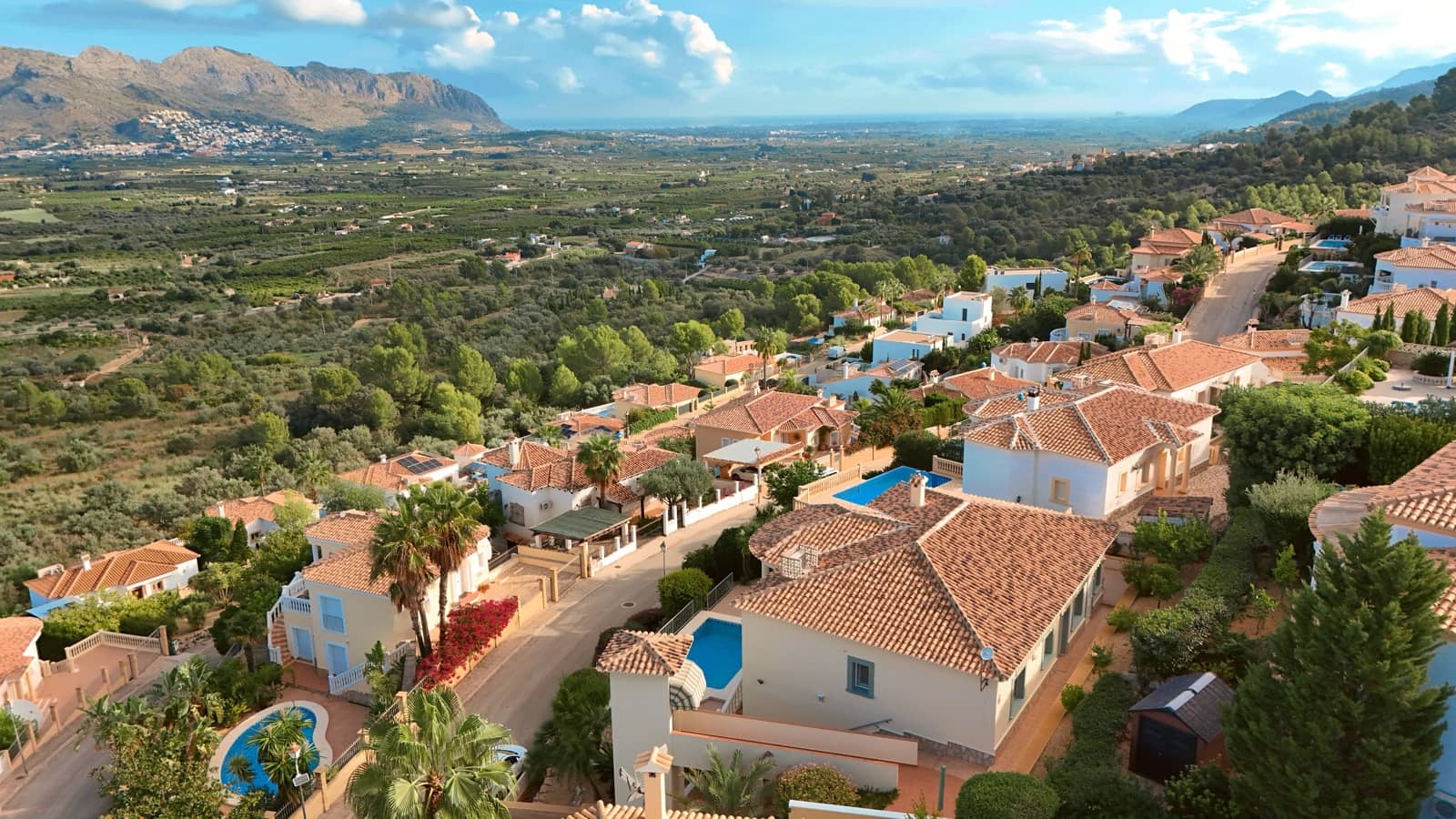 4 bedroom Villa for sale in Orba with pool garage - € 499,000 (Ref: 10162404)
