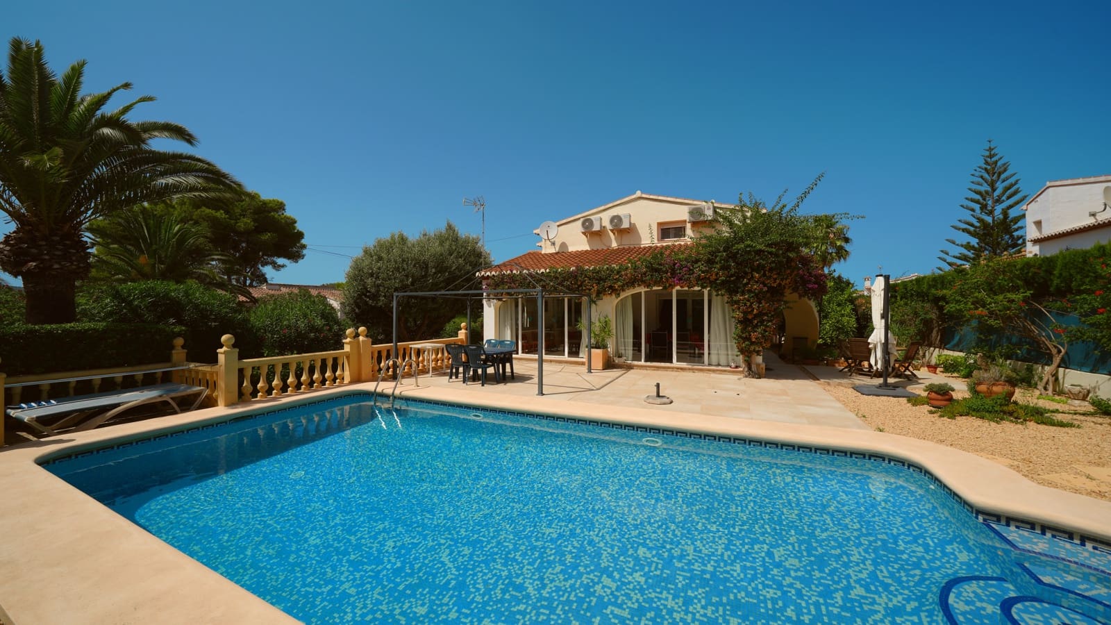 6 bedroom Villa for sale in Javea / Xabia with pool garage - € 715,000 (Ref: 10165853)