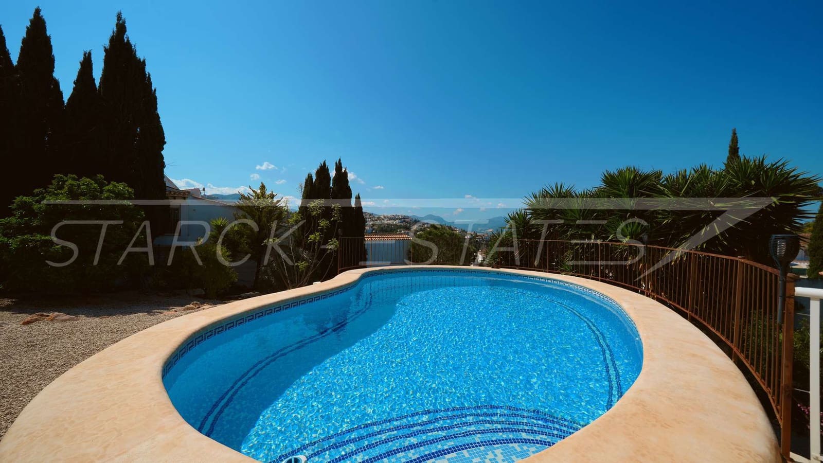 Chalet de 5 habitaciones en Monte Pego en venta con piscina garaje - 435.000 € (Ref: 6128393)