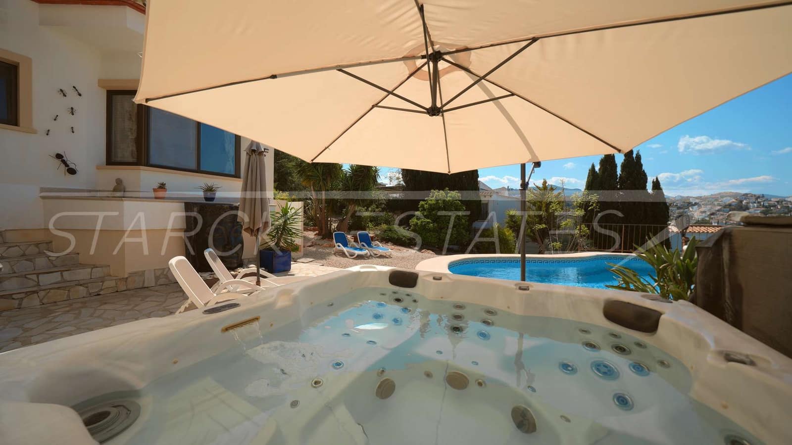 Chalet de 5 habitaciones en Monte Pego en venta con piscina garaje - 435.000 € (Ref: 6128393)