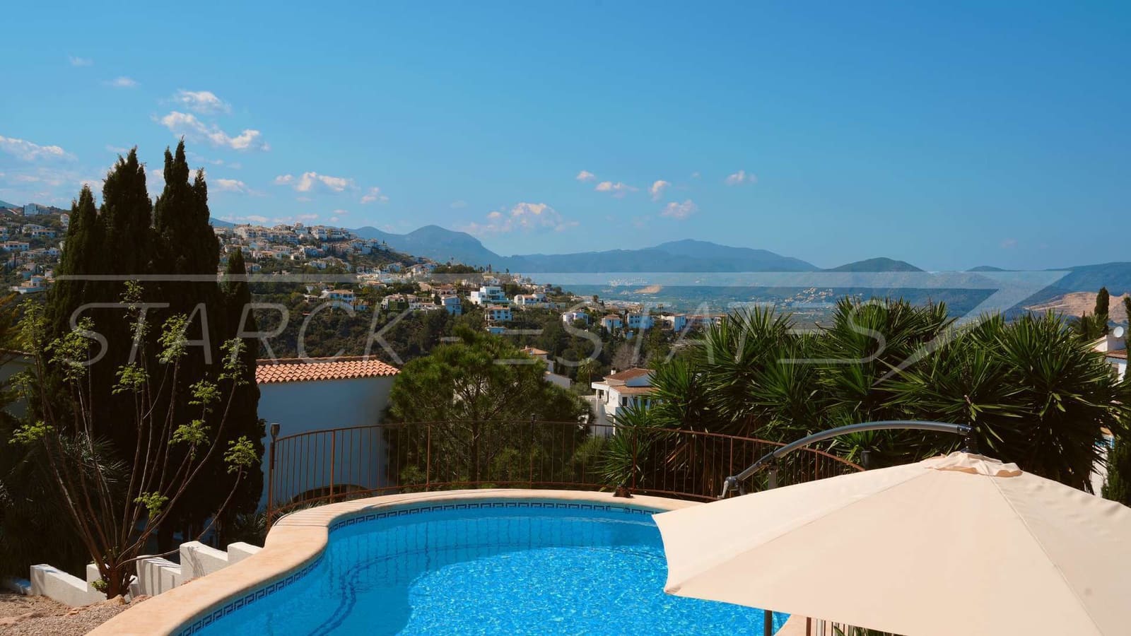 Chalet de 5 habitaciones en Monte Pego en venta con piscina garaje - 435.000 € (Ref: 6128393)