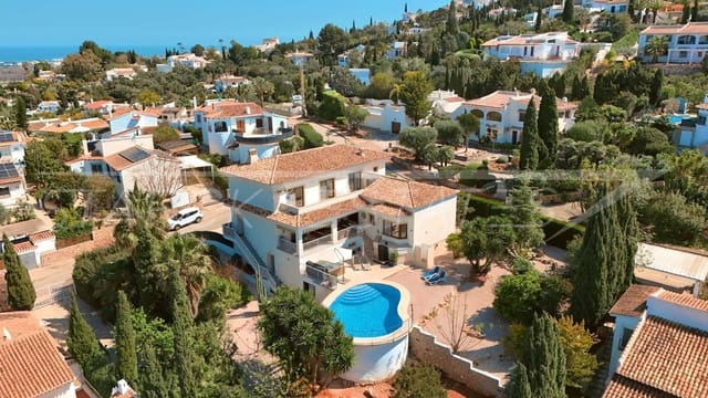 5 sypialnia Willa na sprzedaż w Monte Pego, Pego z basenem garażem - 435 000 € (Ref: 6128393)