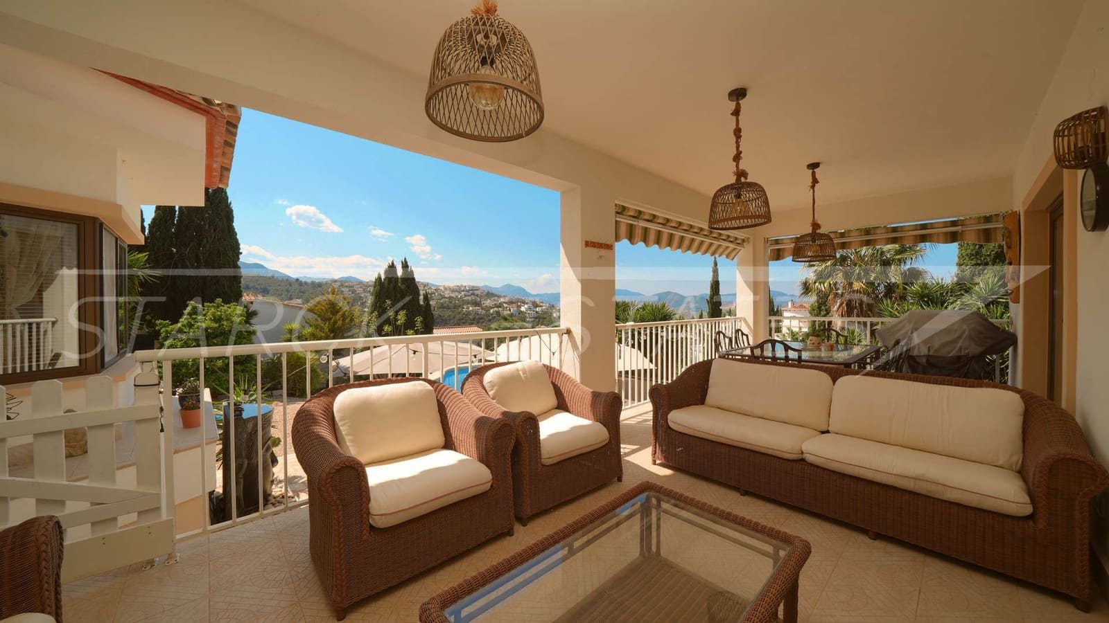 Chalet de 5 habitaciones en Monte Pego en venta con piscina garaje - 435.000 € (Ref: 6128393)