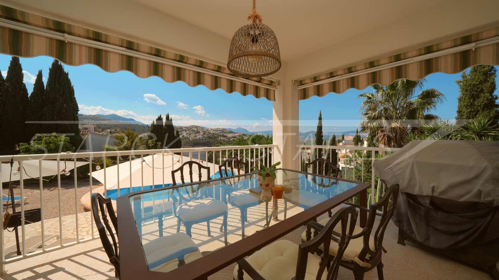 Chalet de 5 habitaciones en Monte Pego en venta con piscina garaje - 435.000 € (Ref: 6128393)