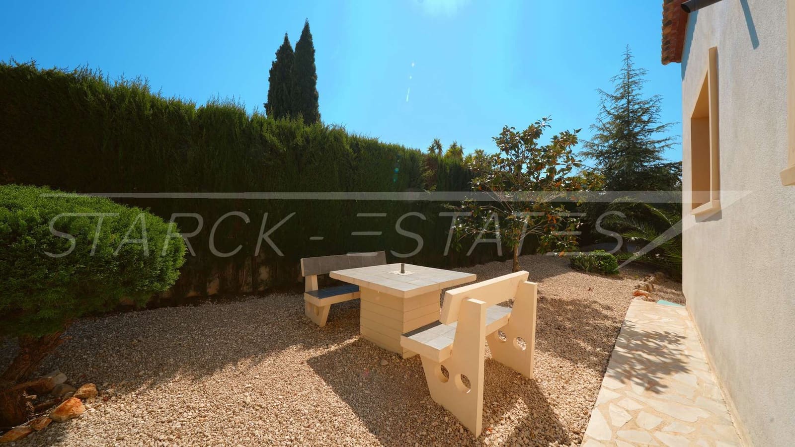 Chalet de 5 habitaciones en Monte Pego en venta con piscina garaje - 435.000 € (Ref: 6128393)