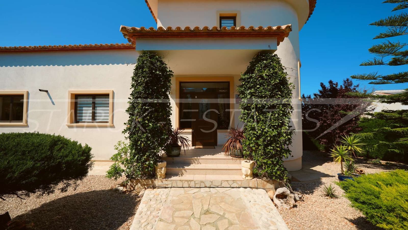 Chalet de 5 habitaciones en Monte Pego en venta con piscina garaje - 435.000 € (Ref: 6128393)