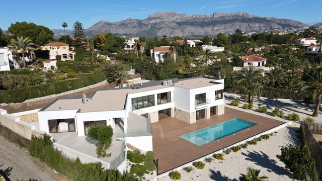 4 sypialnia Willa na sprzedaż w Altea z basenem garażem - 2 250 000 € (Ref: 6525019)