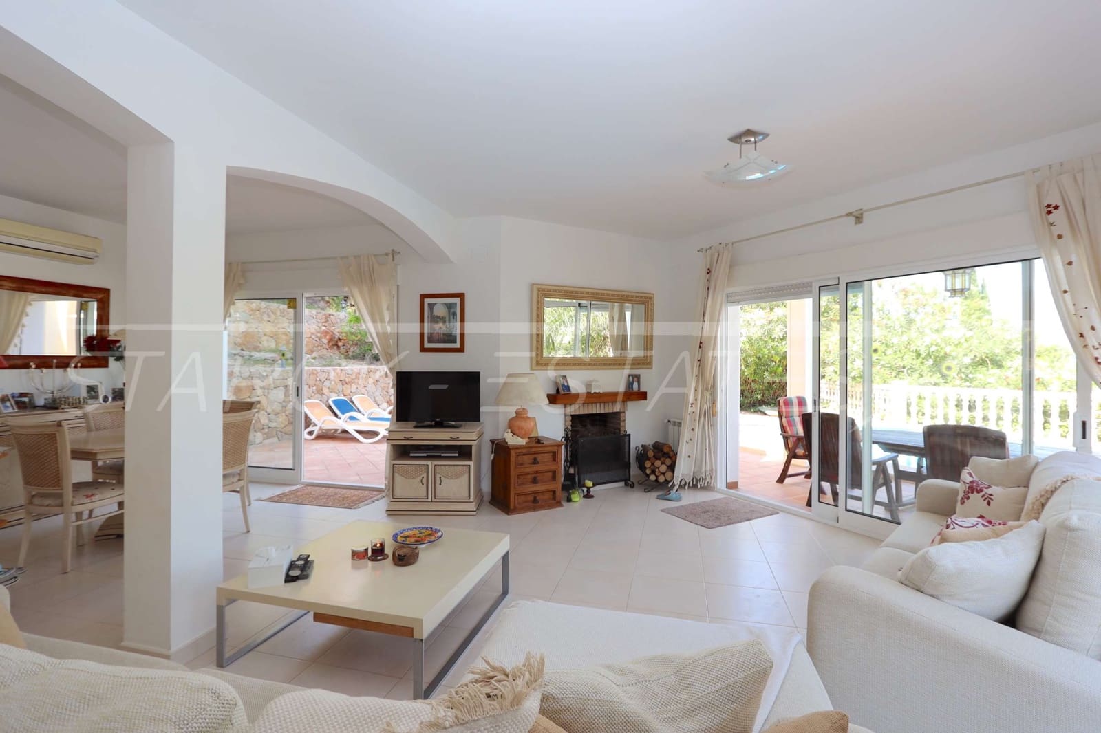 6 bedroom Villa for sale in Pedreguer with pool - € 650,000 (Ref: 6866970)