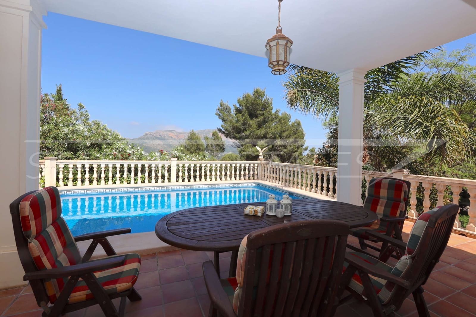 6 bedroom Villa for sale in Pedreguer with pool - € 650,000 (Ref: 6866970)