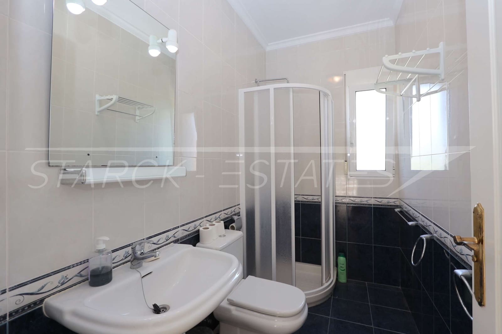 6 bedroom Villa for sale in Pedreguer with pool - € 650,000 (Ref: 6866970)