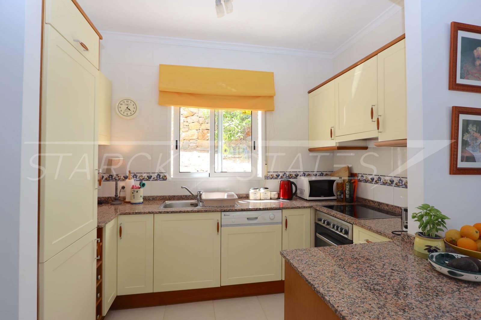 6 bedroom Villa for sale in Pedreguer with pool - € 650,000 (Ref: 6866970)