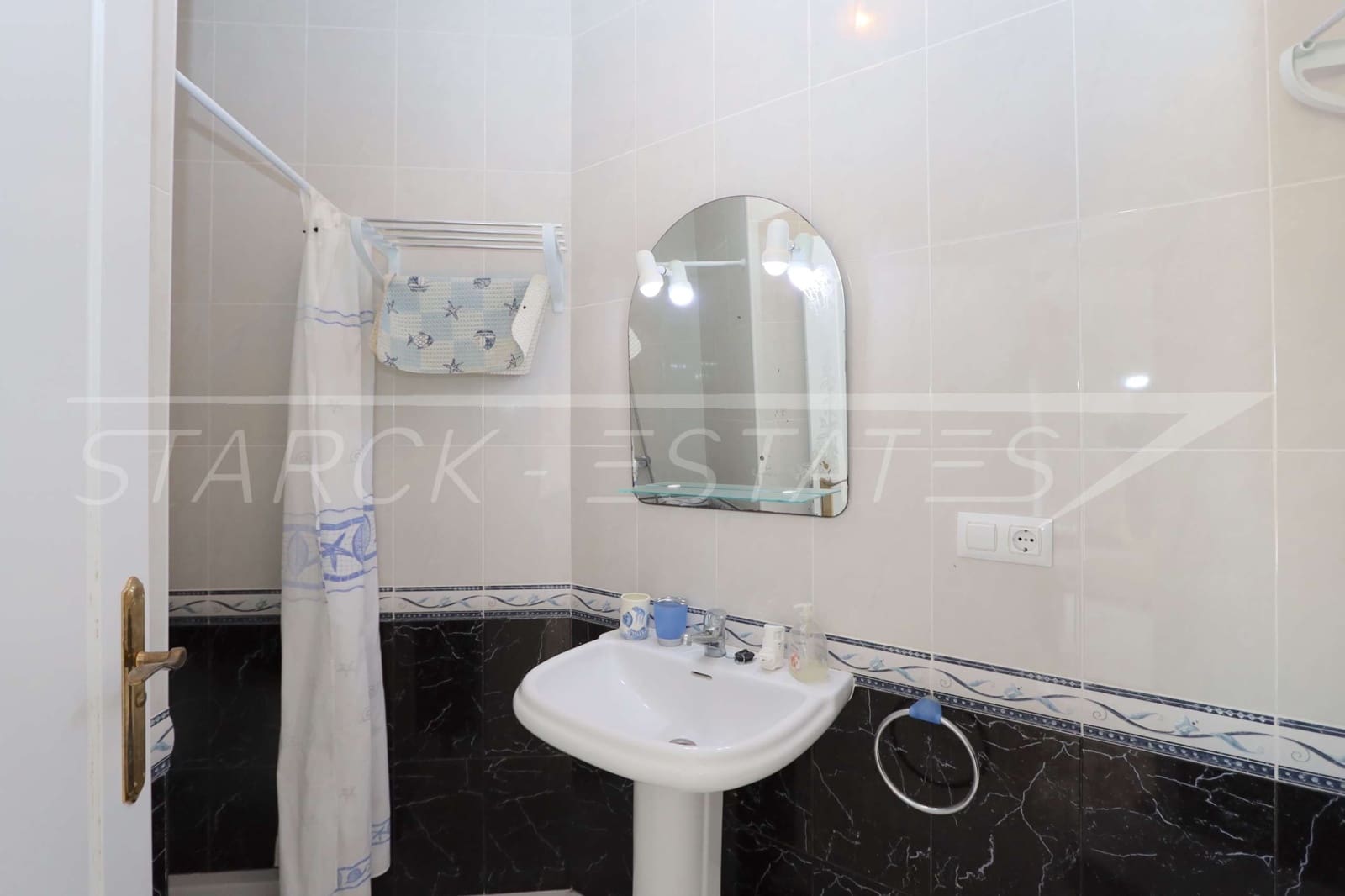 6 bedroom Villa for sale in Pedreguer with pool - € 650,000 (Ref: 6866970)