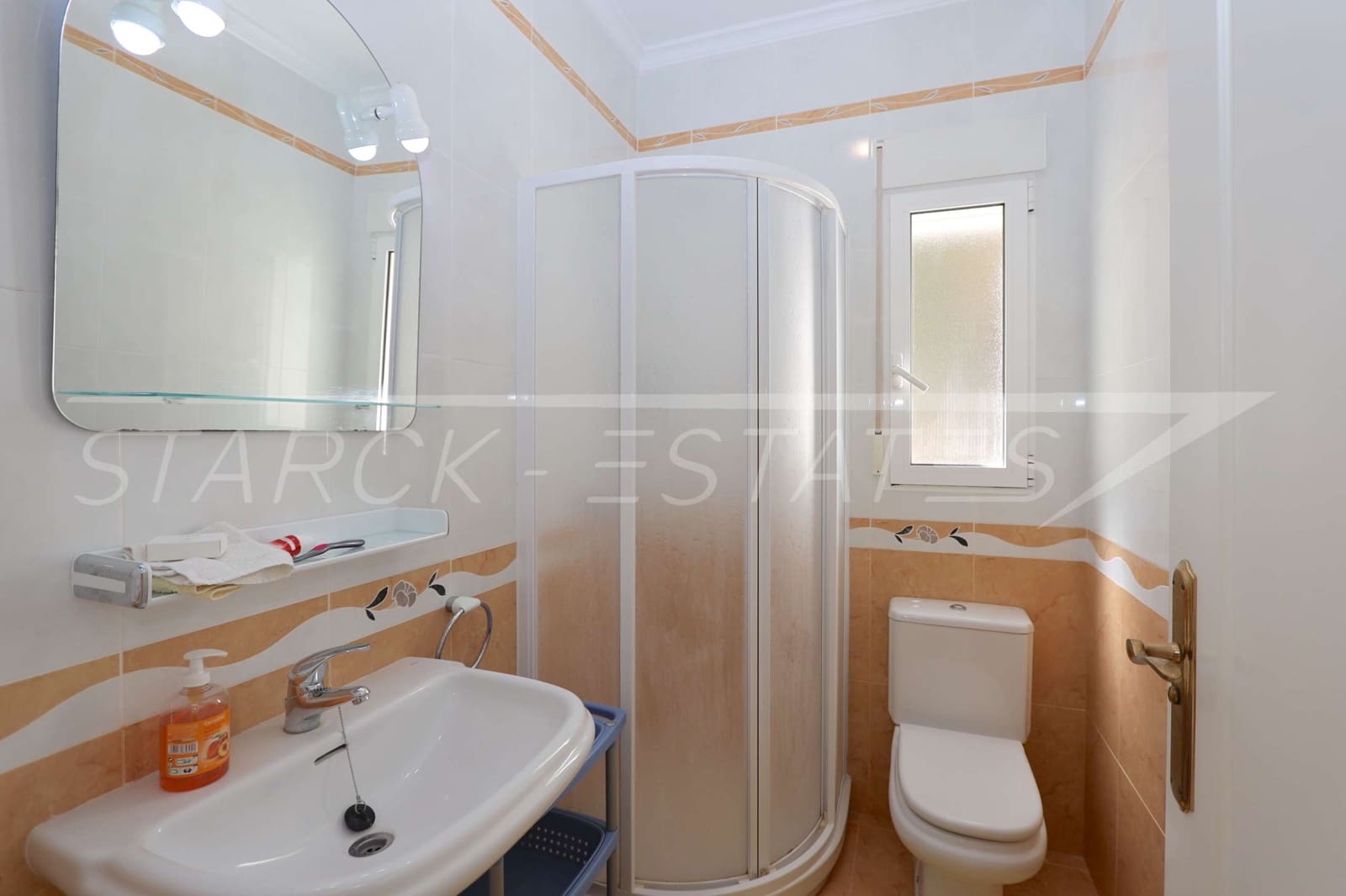 6 bedroom Villa for sale in Pedreguer with pool - € 650,000 (Ref: 6866970)