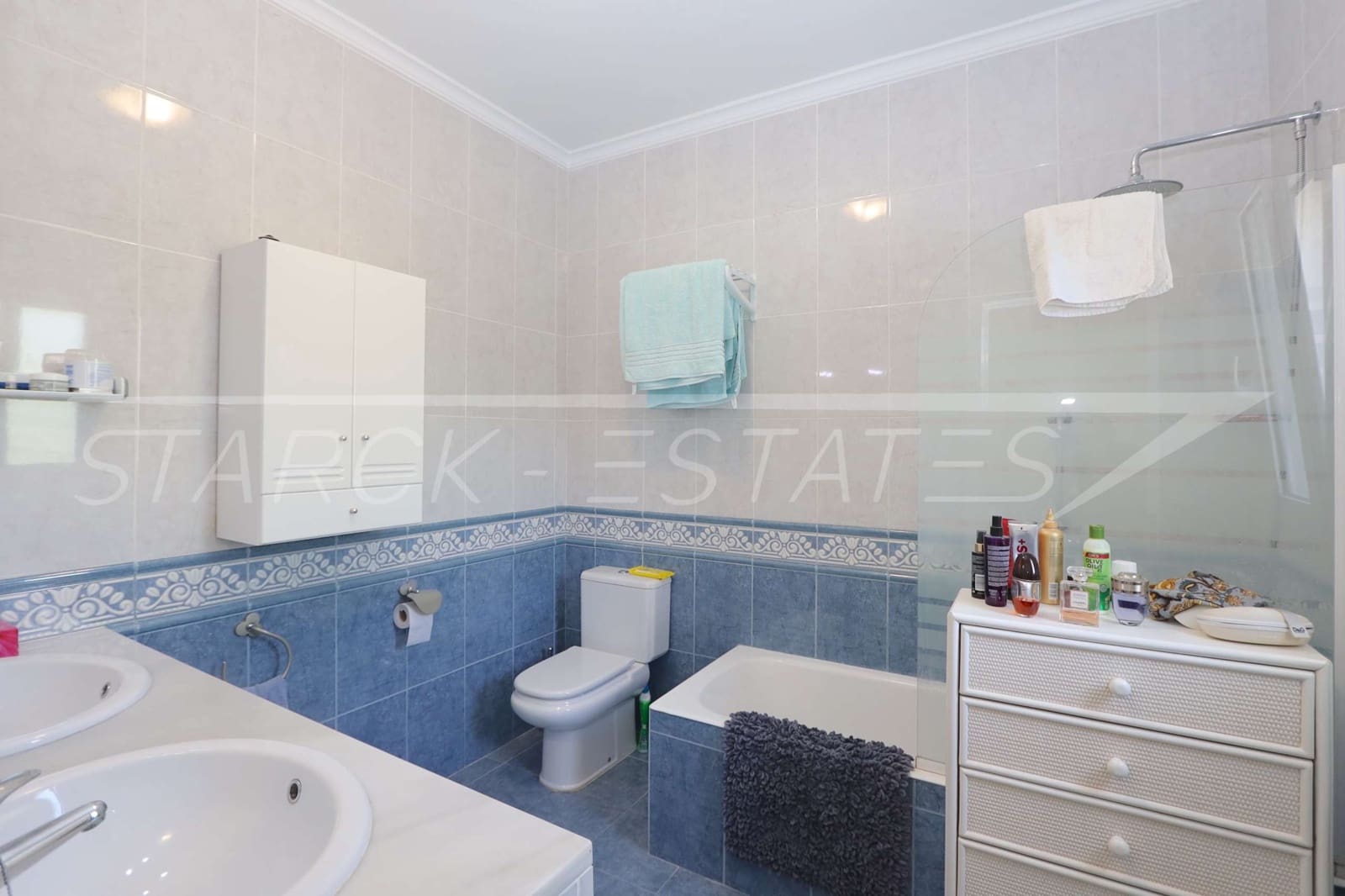 6 bedroom Villa for sale in Pedreguer with pool - € 650,000 (Ref: 6866970)