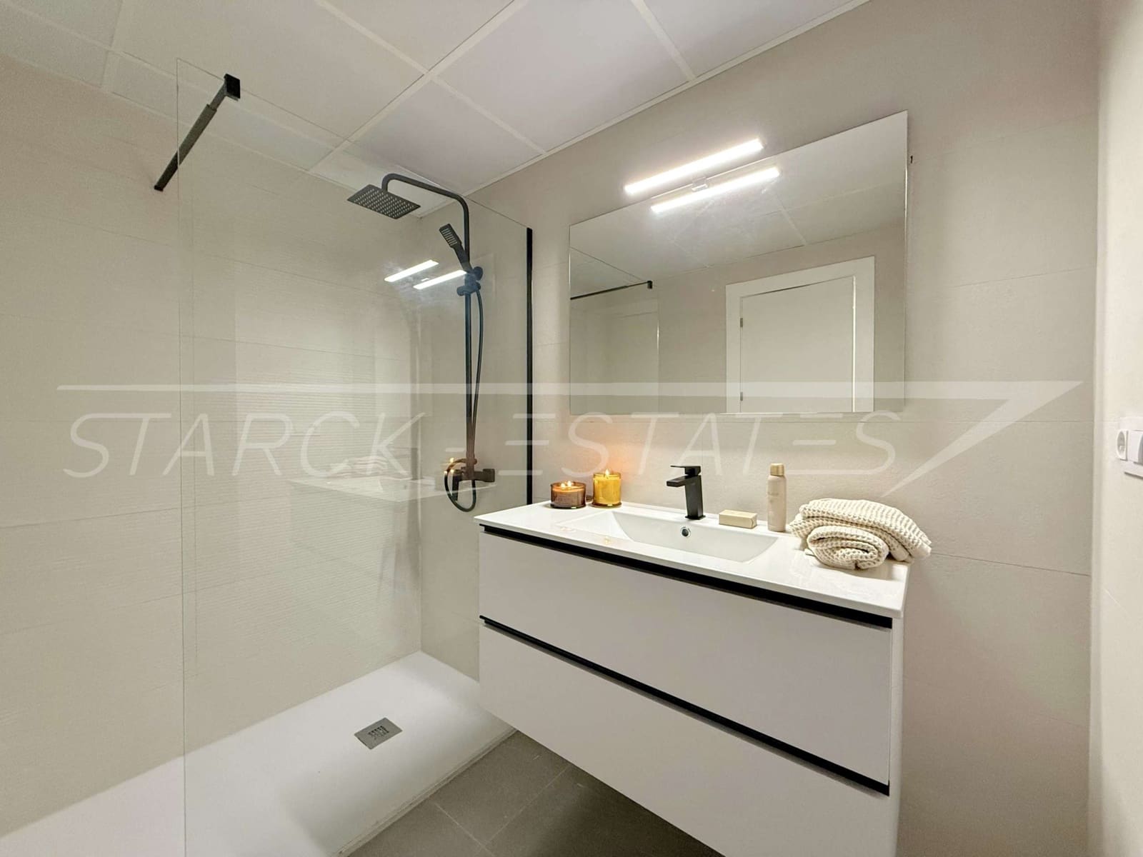 2 bedroom Apartment for sale in Denia with pool - € 381,150 (Ref: 8008839)