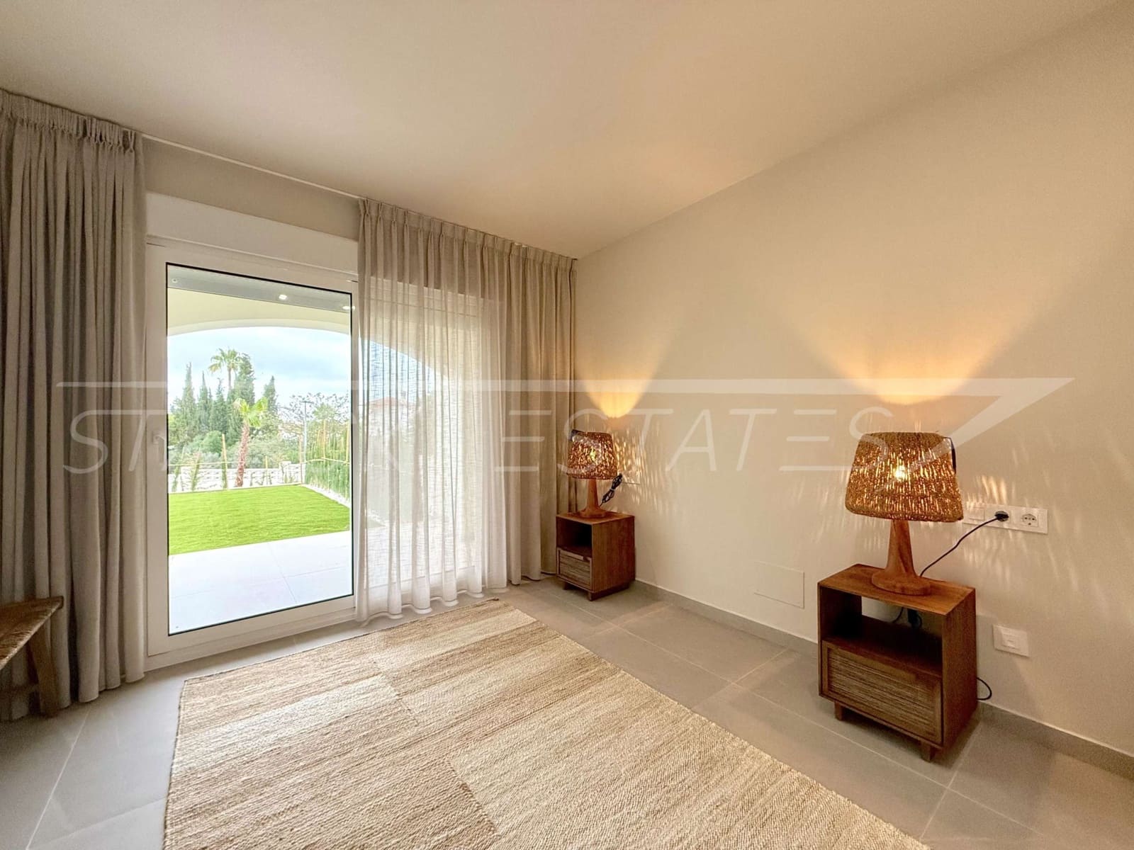 2 bedroom Apartment for sale in Denia with pool - € 381,150 (Ref: 8008839)