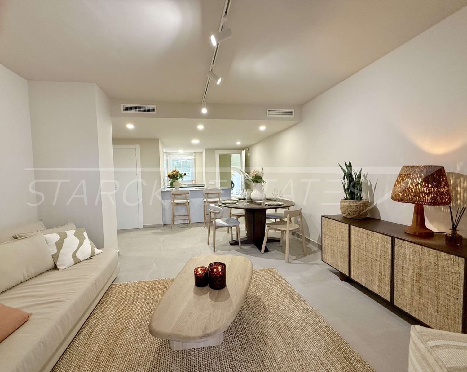 2 bedroom Apartment for sale in Denia with pool - € 381,150 (Ref: 8008839)