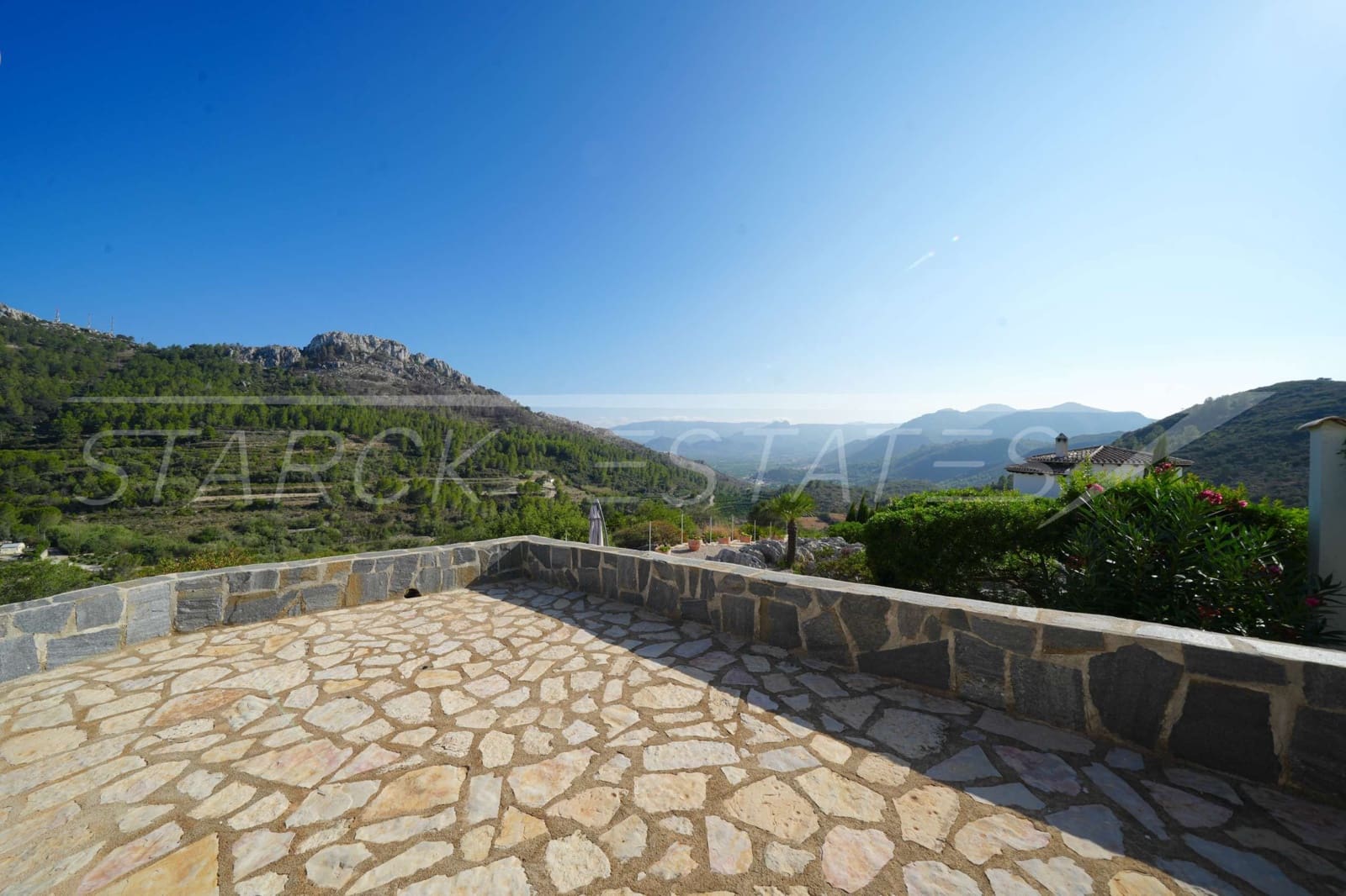 4 soveværelse Villa til salg i Monte Pego med swimmingpool garage - € 750.000 (Ref: 8493048)