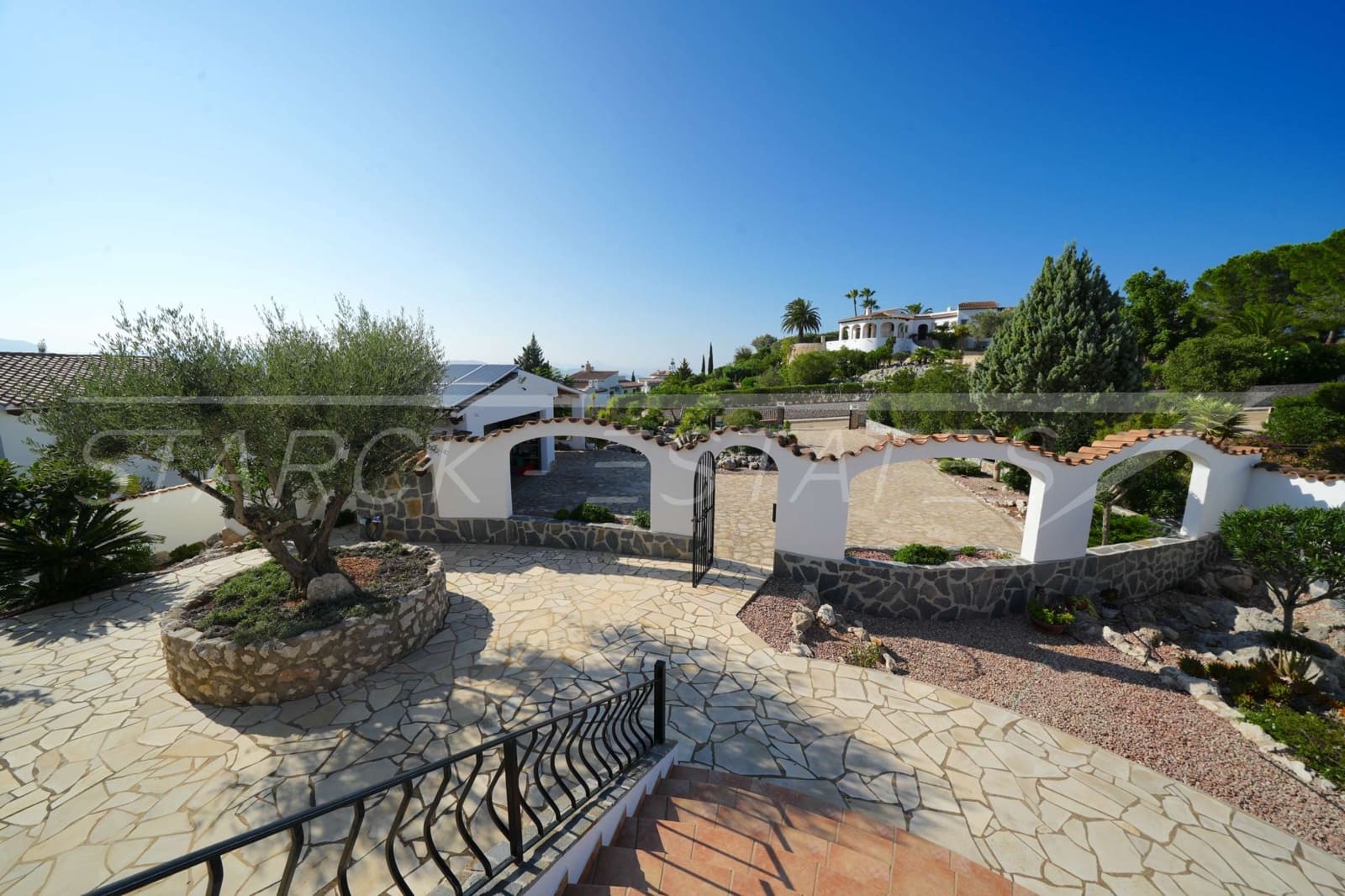 4 soveværelse Villa til salg i Monte Pego med swimmingpool garage - € 750.000 (Ref: 8493048)