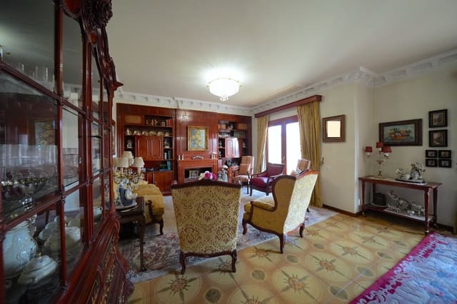 5 bedroom Apartment for sale in Beniarbeig - € 199,999 (Ref: 8727075)