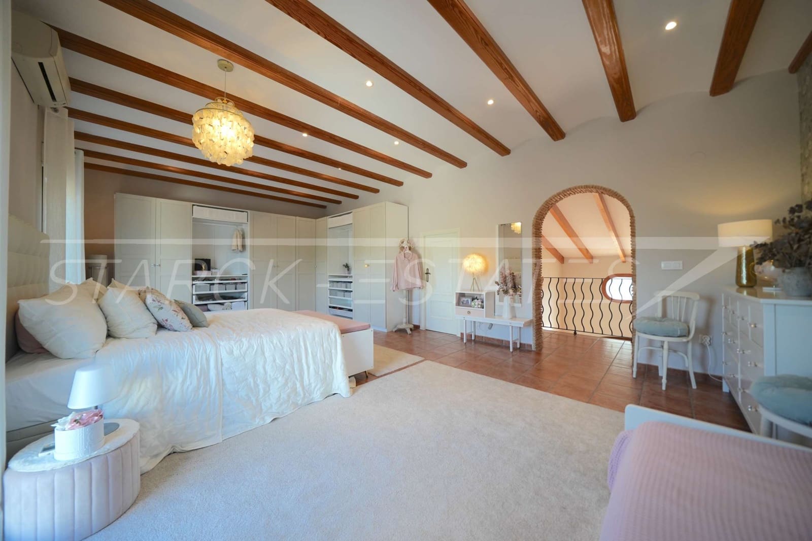 5 Zimmer Villa zu verkaufen in Orba mit Pool Garage - 890.000 € (Ref: 8736105)