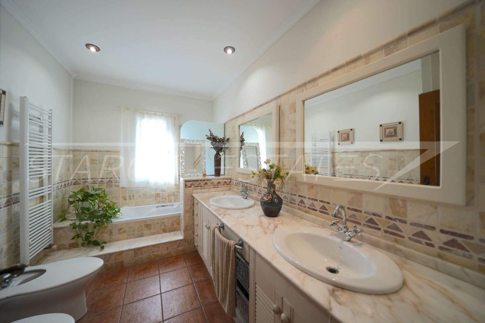 5 Zimmer Villa zu verkaufen in Orba mit Pool Garage - 890.000 € (Ref: 8736105)