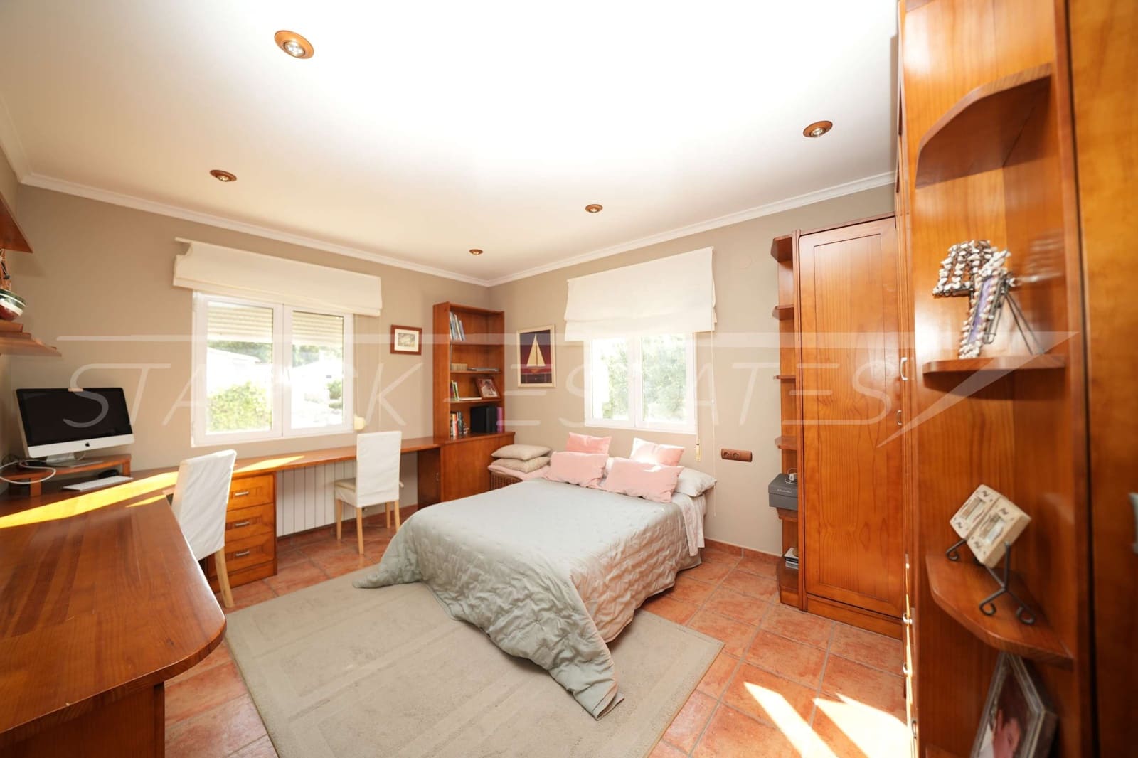 5 Zimmer Villa zu verkaufen in Orba mit Pool Garage - 890.000 € (Ref: 8736105)