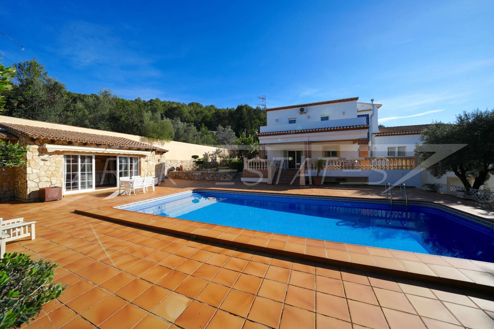 5 Zimmer Villa zu verkaufen in Orba mit Pool Garage - 890.000 € (Ref: 8736105)