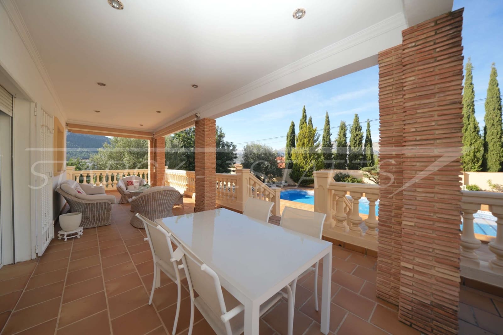 5 Zimmer Villa zu verkaufen in Orba mit Pool Garage - 890.000 € (Ref: 8736105)