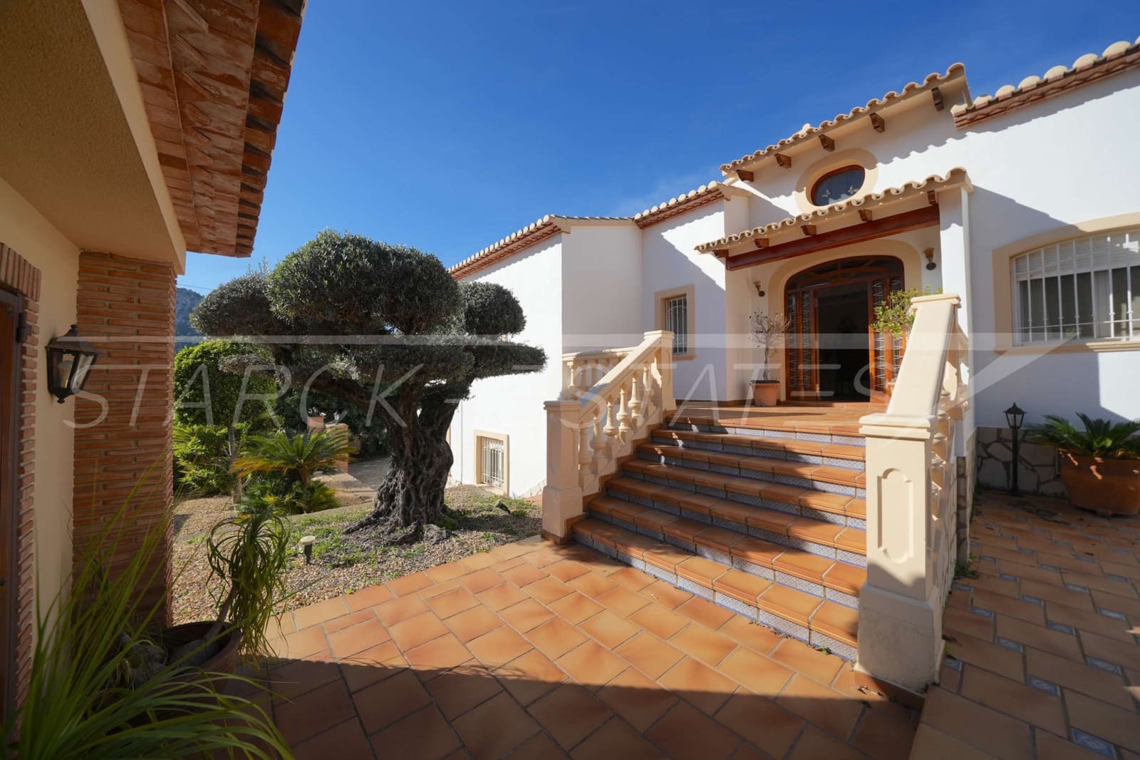 5 Zimmer Villa zu verkaufen in Orba mit Pool Garage - 890.000 € (Ref: 8736105)