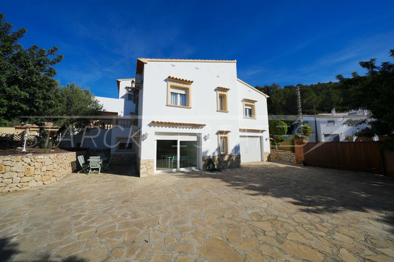 5 Zimmer Villa zu verkaufen in Orba mit Pool Garage - 890.000 € (Ref: 8736105)